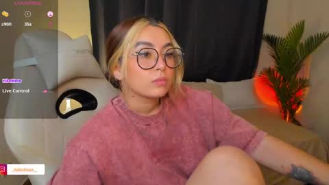 Snapshot of dakottaa__ chatting on June 3, 12:13 am dakottaa__ online show from June 3, 12:13 am
