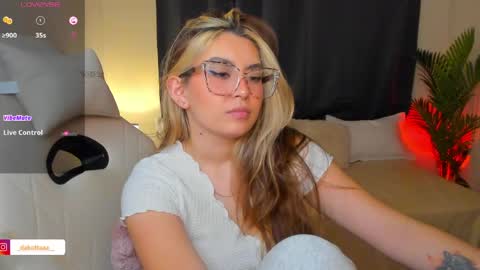 Snapshot of dakottaa__ chatting on June 4, 12:27 am dakottaa__ online show from June 4, 12:27 am