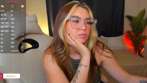 Snapshot of dakottaa__ chatting on June 5, 12:39 am dakottaa__ online show from June 5, 12:39 am