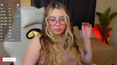 dakottaa__ online show from July 5, 12:06 am