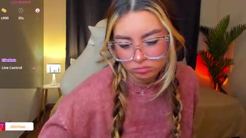 dakottaa__ online show from July 23, 1:58 am