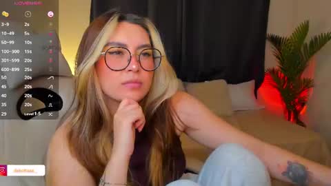 dakottaa__ online show from July 25, 12:31 am