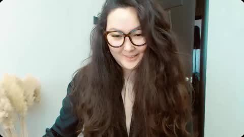 Snapshot of dalidayes chatting on December 20, 5:03 am Dali online show from December 20, 5:03 am