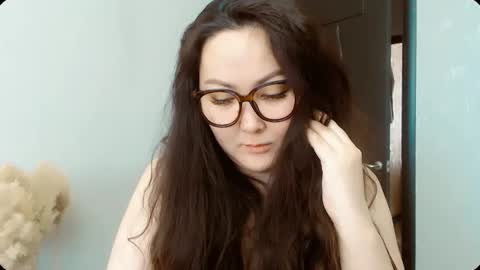 Snapshot of dalidayes chatting on February 3, 4:54 am Dali online show from February 3, 4:54 am