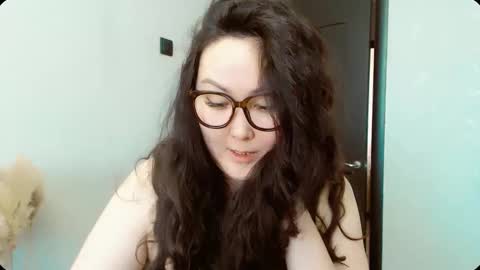 Snapshot of dalidayes chatting on February 4, 5:13 am Dali online show from February 4, 5:13 am