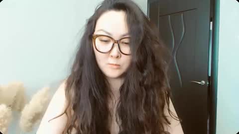 Snapshot of dalidayes chatting on February 9, 5:44 am Dali online show from February 9, 5:44 am