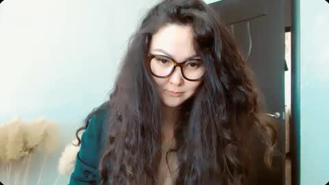 Snapshot of dalidayes chatting on February 14, 5:04 am Dali online show from February 14, 5:04 am