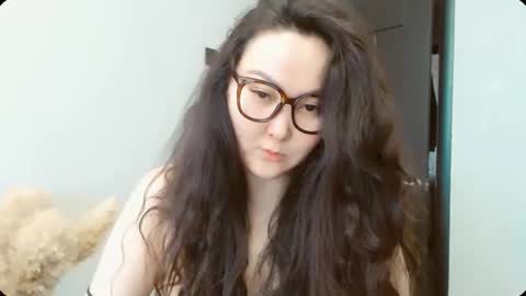 Snapshot of dalidayes chatting on February 15, 3:47 am Dali online show from February 15, 3:47 am