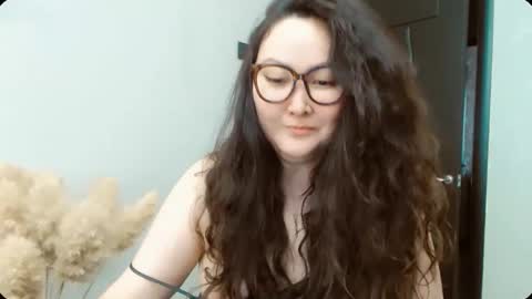 Snapshot of dalidayes chatting on February 18, 5:14 am Dali online show from February 18, 5:14 am