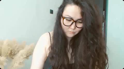 Snapshot of dalidayes chatting on February 21, 6:36 am Dali online show from February 21, 6:36 am