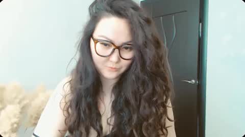 Snapshot of dalidayes chatting on February 22, 4:02 am Dali online show from February 22, 4:02 am