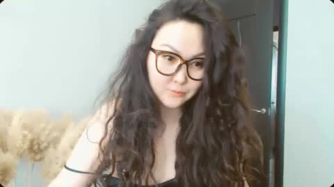 Snapshot of dalidayes chatting on February 23, 5:27 am Dali online show from February 23, 5:27 am