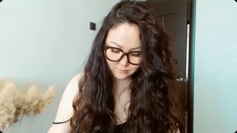 Snapshot of dalidayes chatting on March 7, 5:04 am Dali online show from March 7, 5:04 am