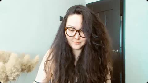 Snapshot of dalidayes chatting on March 14, 5:35 am Dali online show from March 14, 5:35 am