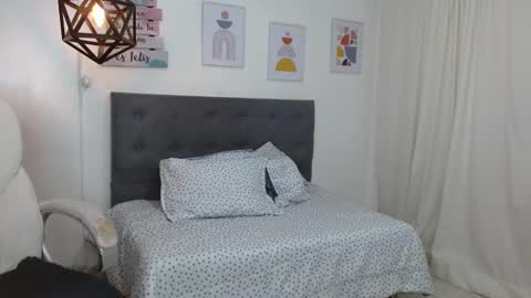 Snapshot of dalila_22 chatting on October 17, 1:25 pm Dalila online show from October 17, 1:25 pm