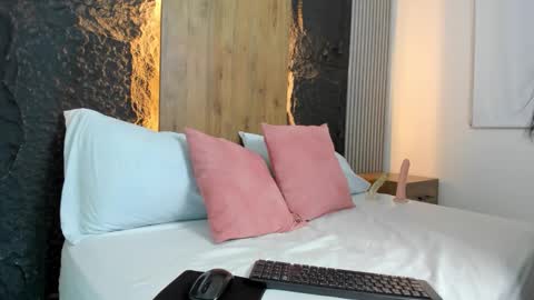 D A L I L A online show from December 17, 7:31 pm