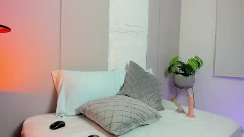 D A L I L A online show from February 25, 7:56 pm