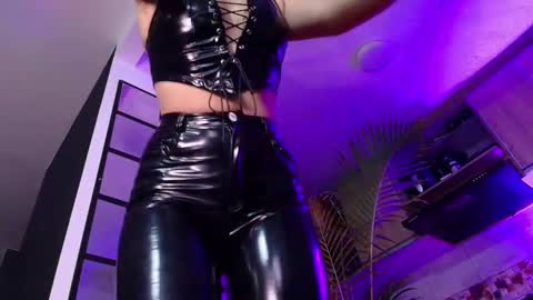 Snapshot of dalila_thoms chatting on October 4, 11:30 am Dalila online show from October 4, 11:30 am