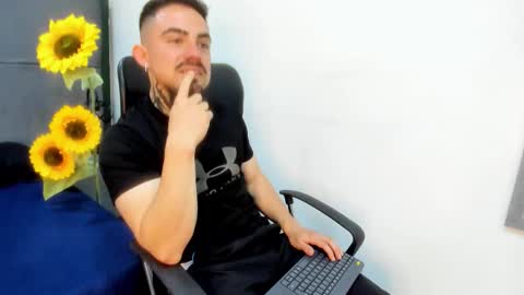 Dallas whitee online show from February 16, 6:15 pm