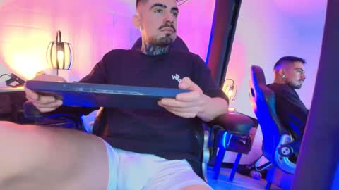 Dallas whitee online show from March 25, 7:53 pm