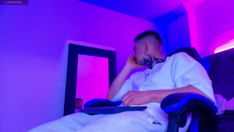 Dallas whitee online show from March 29, 12:49 pm