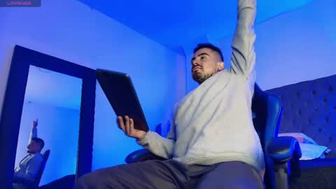 Dallas whitee online show from April 5, 12:46 pm