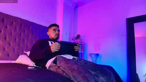 Dallas whitee online show from April 19, 12:26 pm