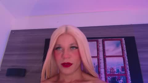 Snapshot of damara_ochoa chatting on November 2, 5:10 am online show from November 2, 5:10 am