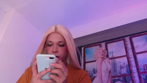 Snapshot of damara_ochoa chatting on November 18, 4:28 am online show from November 18, 4:28 am