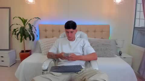 DAMIAN online show from January 15, 12:25 pm