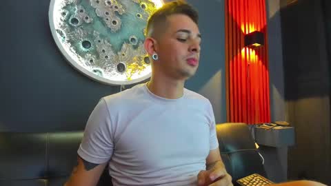 Damian Oliver online show from December 2, 2:53 am