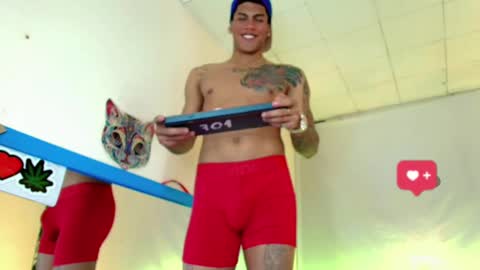 Snapshot of damian_latinxxx chatting on February 2, 8:35 am Damian online show from February 2, 8:35 am