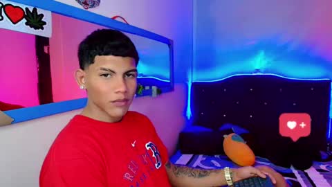 Snapshot of damian_latinxxx chatting on February 4, 5:53 am Damian online show from February 4, 5:53 am