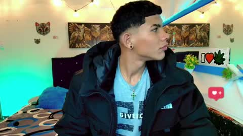 Snapshot of damian_latinxxx chatting on February 7, 2:19 am Damian online show from February 7, 2:19 am