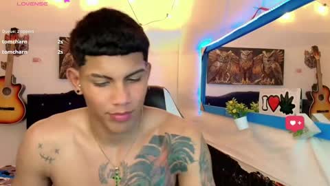 Snapshot of damian_latinxxx chatting on February 7, 8:53 pm Damian online show from February 7, 8:53 pm