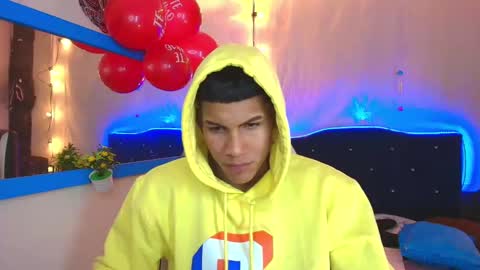 Snapshot of damian_latinxxx chatting on February 14, 6:12 am Damian online show from February 14, 6:12 am