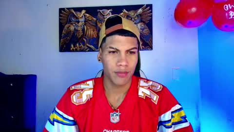 Snapshot of damian_latinxxx chatting on February 15, 3:31 am Damian online show from February 15, 3:31 am