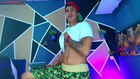 Snapshot of damian_latinxxx chatting on February 20, 2:29 am Damian online show from February 20, 2:29 am