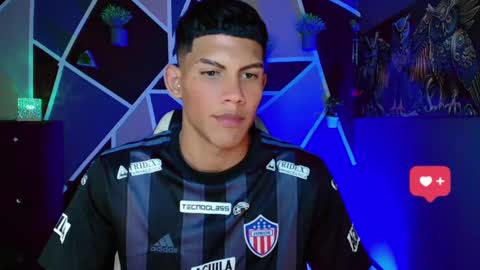 Snapshot of damian_latinxxx chatting on February 21, 8:18 am Damian online show from February 21, 8:18 am