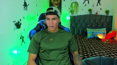 Snapshot of damian_latinxxx chatting on September 13, 3:17 am Damian online show from September 13, 3:17 am