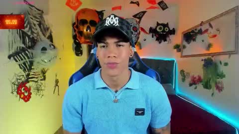 Snapshot of damian_latinxxx chatting on October 11, 3:17 am Damian online show from October 11, 3:17 am