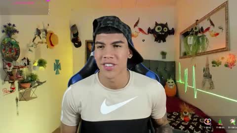 Snapshot of damian_latinxxx chatting on November 10, 3:05 am Damian online show from November 10, 3:05 am