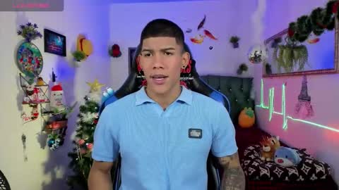 Snapshot of damian_latinxxx chatting on December 2, 3:01 am Damian online show from December 2, 3:01 am