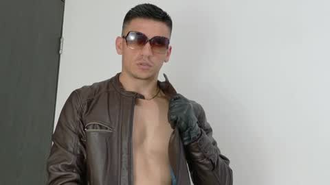 Snapshot of damian_luca chatting on September 23, 10:02 pm Damian Luca online show from September 23, 10:02 pm