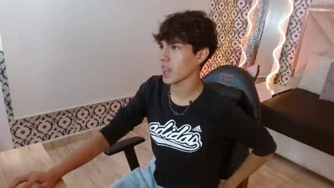 damian_tay online show from April 21, 11:38 am