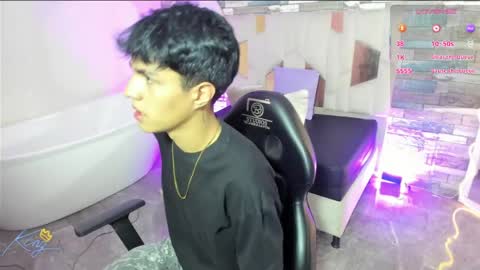 damian_tay online show from May 17, 11:39 am