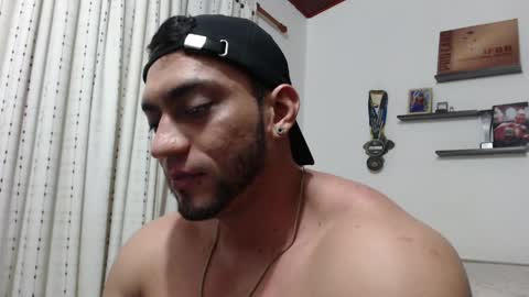 Snapshot of damiannstonexxx chatting on April 19, 9:06 pm Danny online show from April 19, 9:06 pm