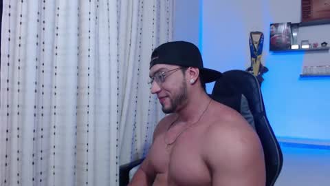 Snapshot of damiannstonexxx chatting on August 6, 4:47 am Danny online show from August 6, 4:47 am