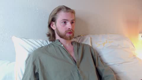 Snapshot of damien_diamond chatting on December 5, 10:23 pm damien_diamond online show from December 5, 10:23 pm