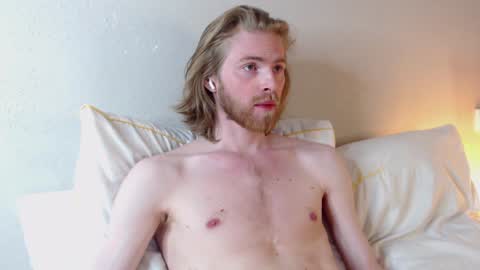 Snapshot of damien_diamond chatting on December 16, 8:16 pm damien_diamond online show from December 16, 8:16 pm
